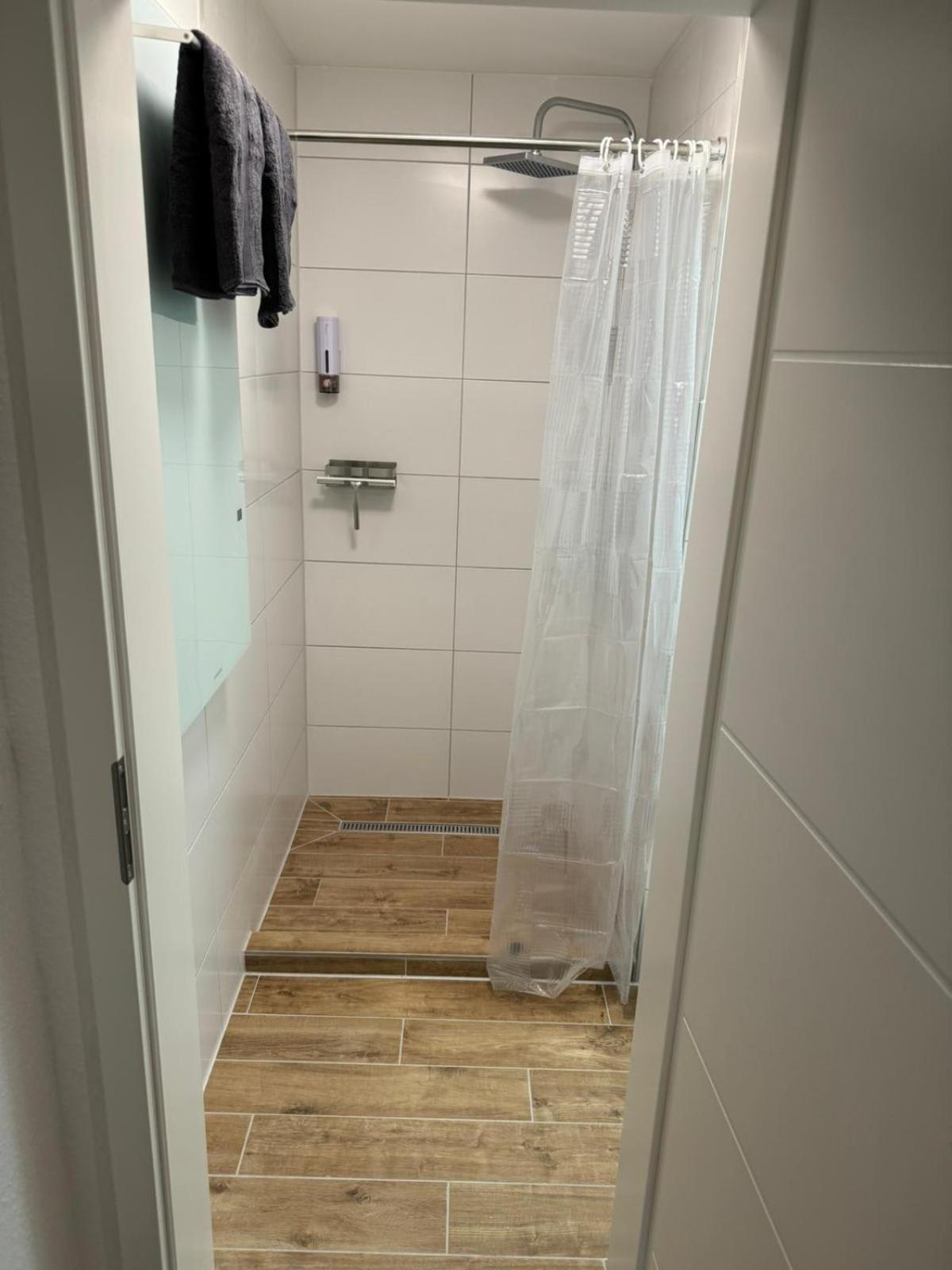 Studio Zimmer In Innenstadt Karlsruhe Ngoại thất bức ảnh