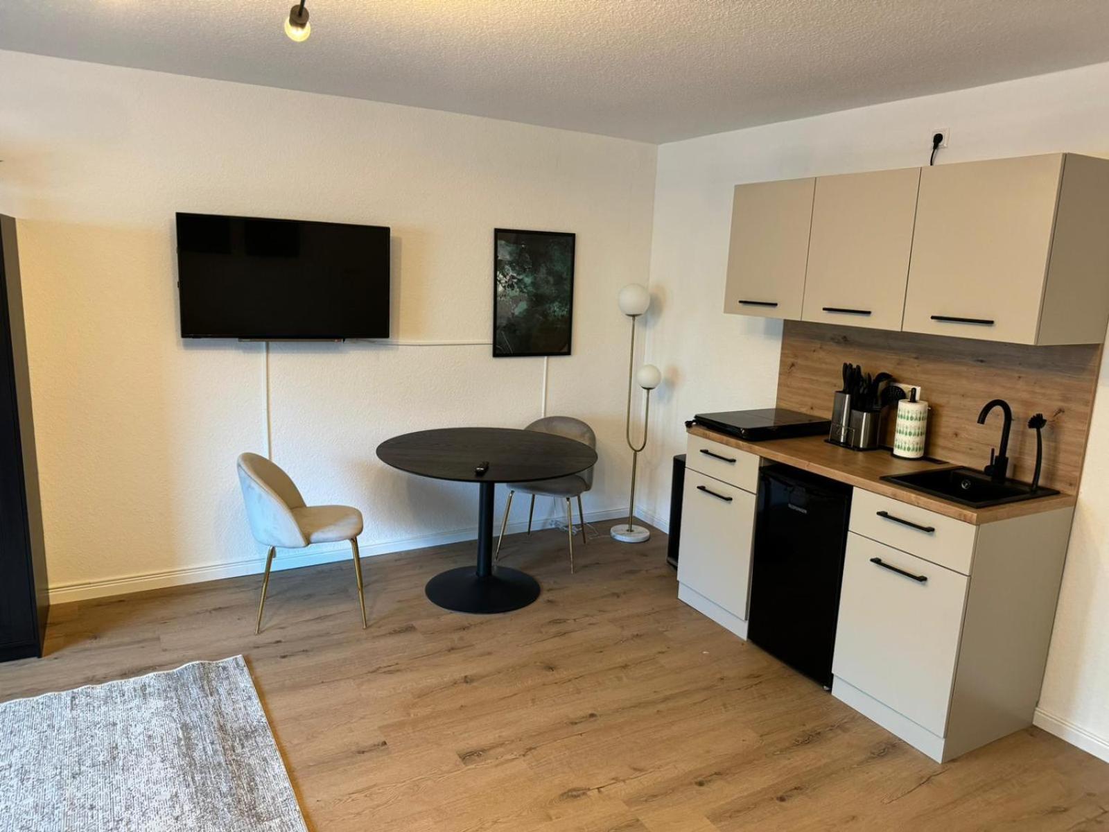 Studio Zimmer In Innenstadt Karlsruhe Ngoại thất bức ảnh